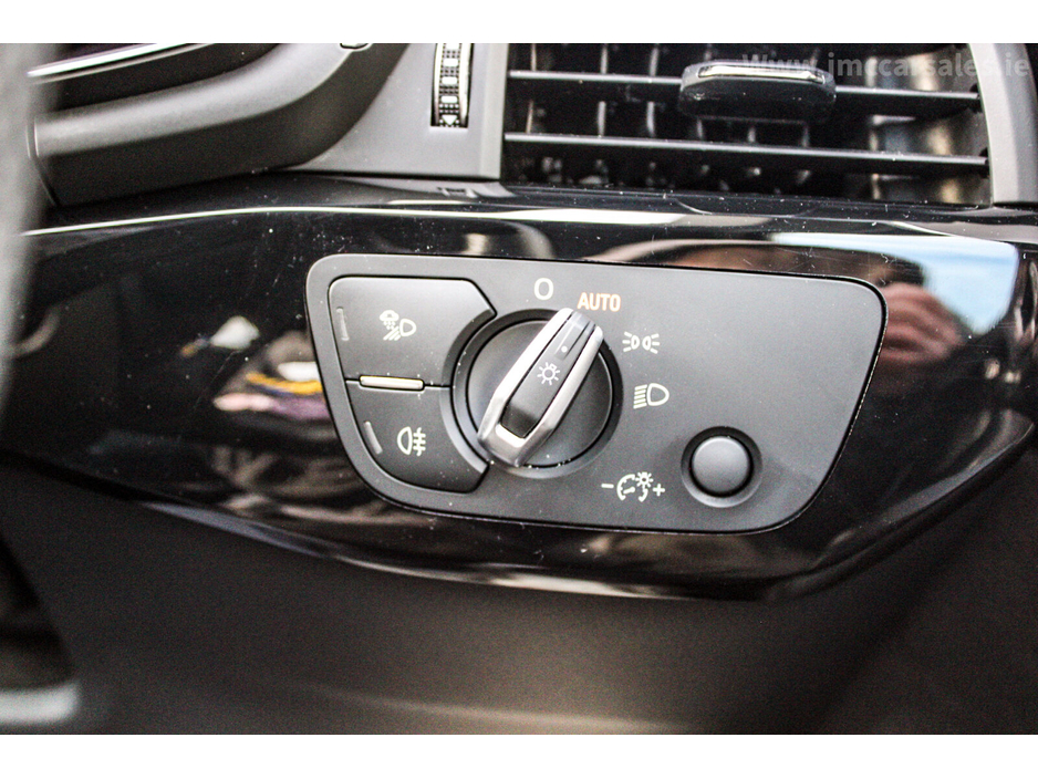 2020 Audi A4 30 TDI 136HP S Tronic S line €32,995