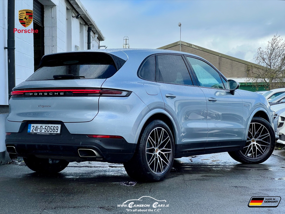 2024 Porsche Cayenne - image 2