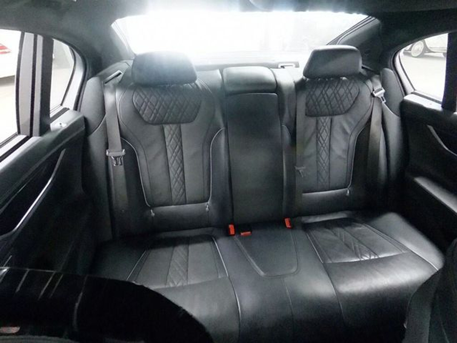 2017 BMW 7 Series - image 3