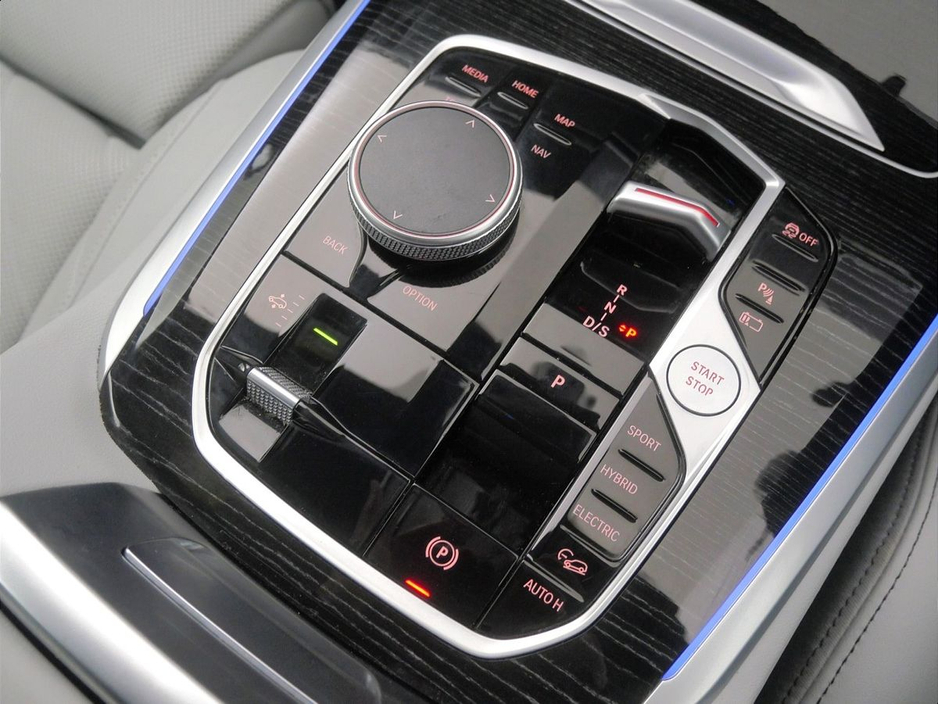 2025 BMW X5 - image 10