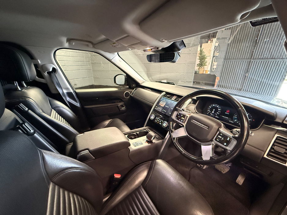 2021 Land Rover Discovery - image 8