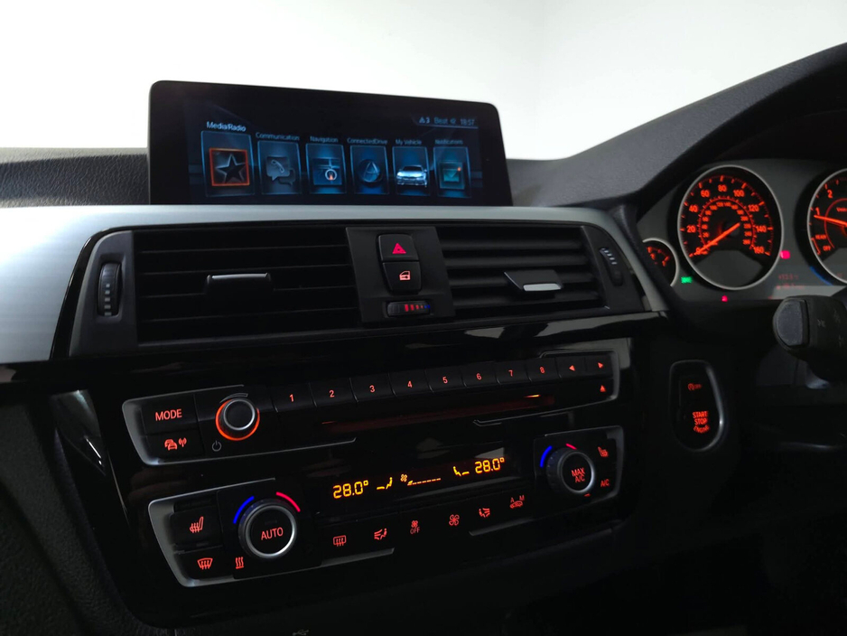 2017 BMW 3 Series - image 17