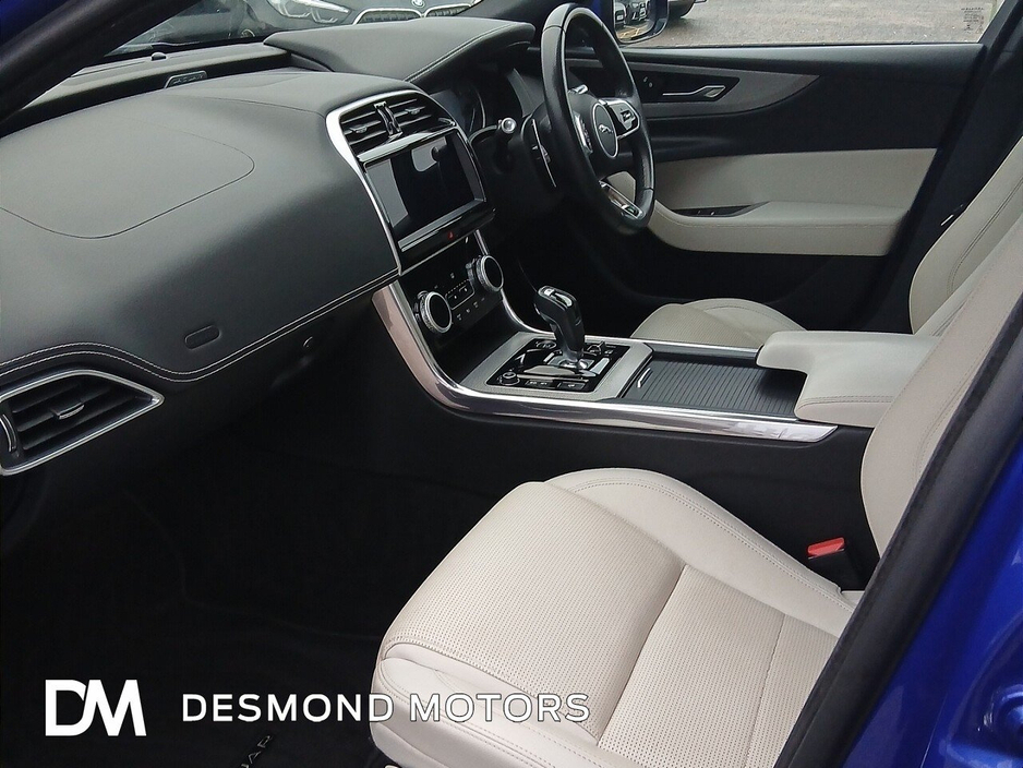 2019 Jaguar XE - image 5