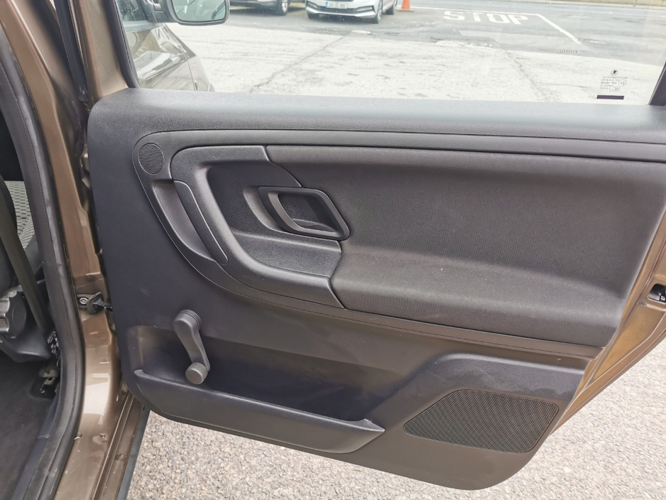 2015 Skoda Roomster - image 12