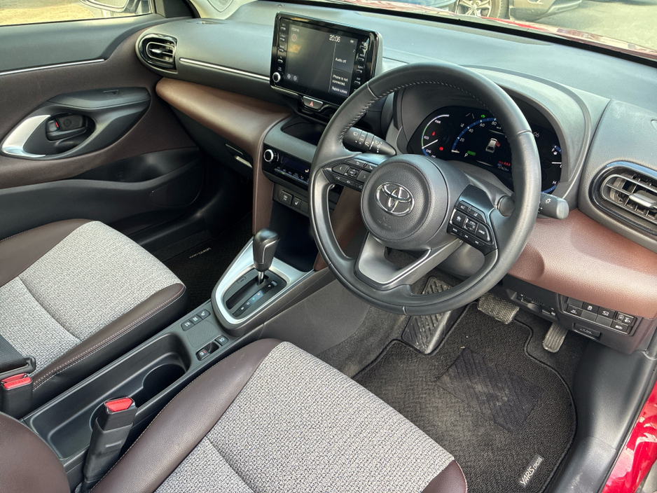 2022 Toyota Yaris Cross - image 6