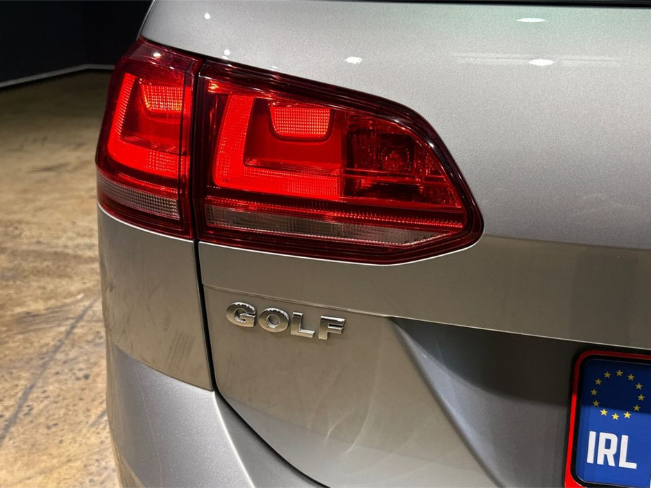 2017 Volkswagen Golf - image 10