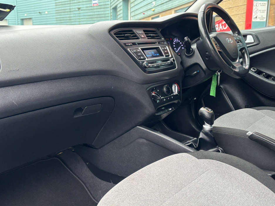 2015 Hyundai i20 - image 11