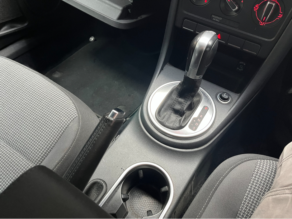 2015 Volkswagen Beetle - image 14