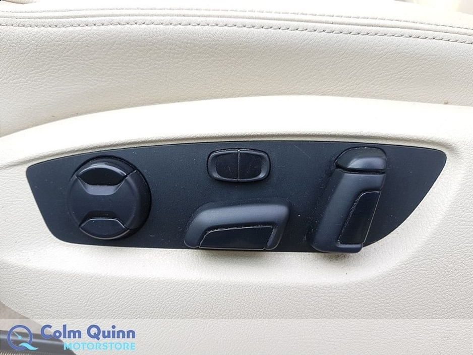 2018 Volkswagen Touareg - image 15