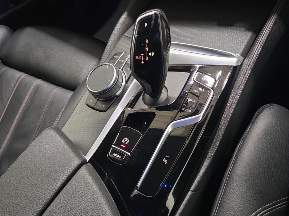 2023 BMW 5 Series - image 10