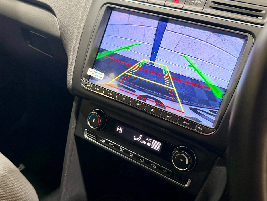 2017 Volkswagen Polo - image 6