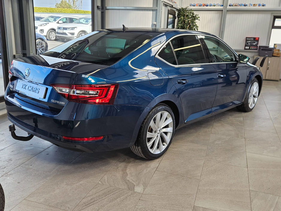 2019 Skoda Superb - image 2