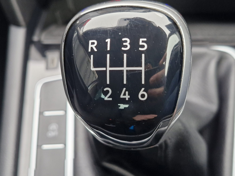 2022 Volkswagen Passat - image 17