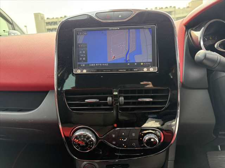 2014 Renault Clio - image 13