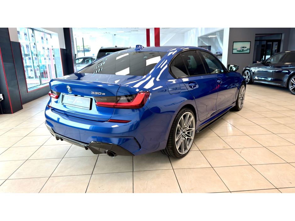 2022 BMW 3 Series - image 19