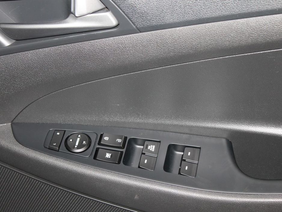 2017 Hyundai Tucson - image 26