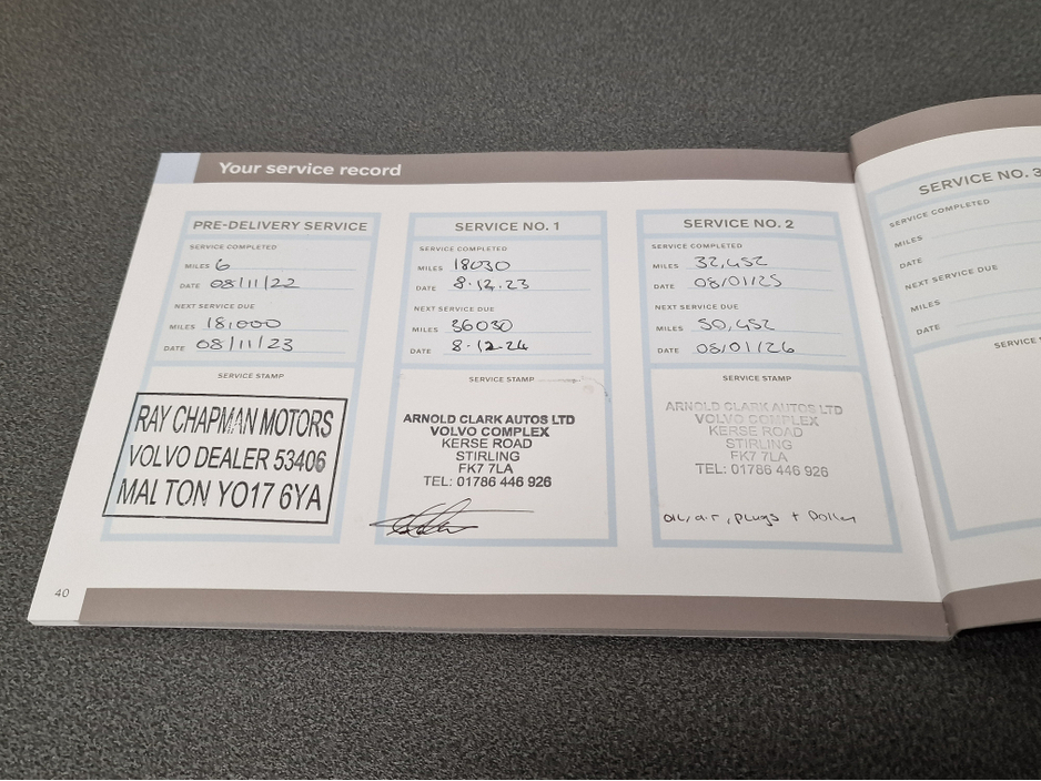 2022 Volvo XC40 T4 PLUS DARK RECHARGE AUTOMATIC **ONE OWNER / APPLE CARPLAY / BLIND SPOT ASSIST / ELECTRIC BOOTLID / HEATED FRONT & REAR SEATS / HEATED STEERING WHEEL / REVERSE CAMERA / WIRELESS PHONE CHARGING** €34,900