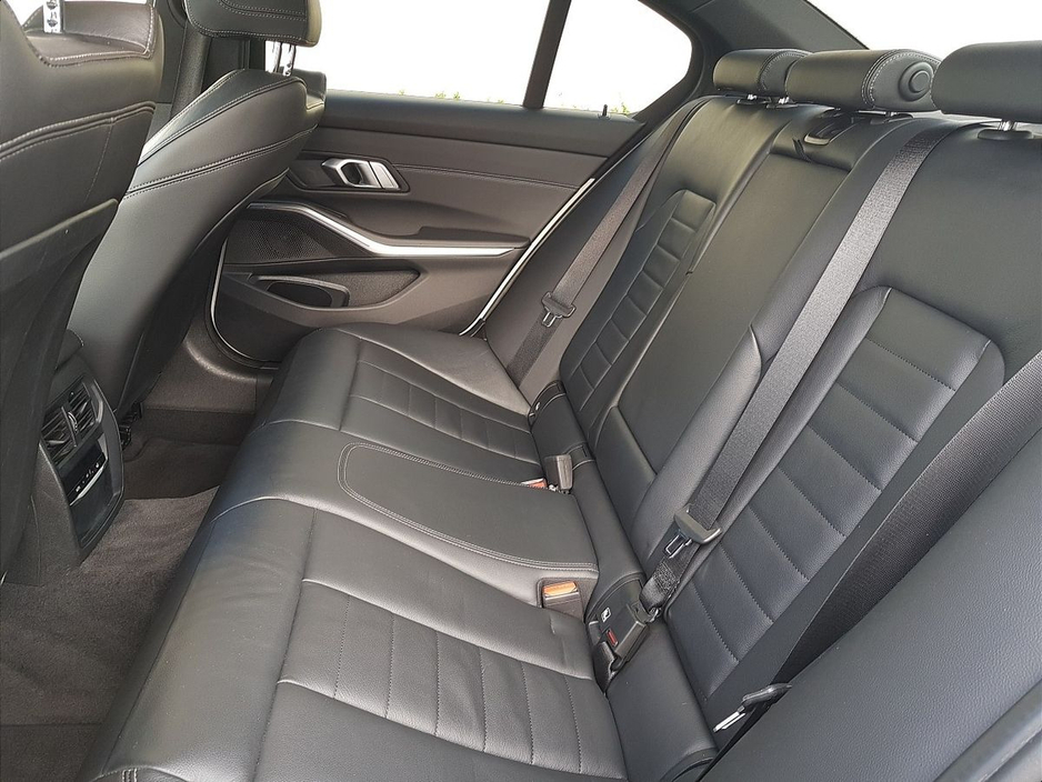 2022 BMW 3 Series - image 20