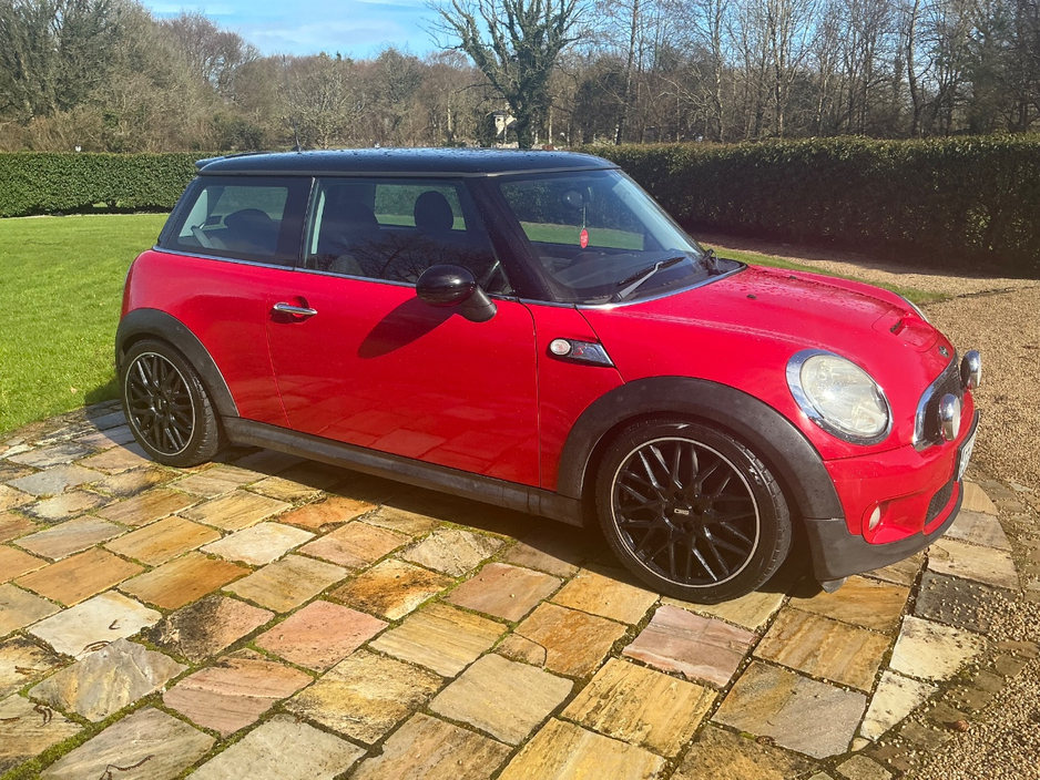 2007 MINI Hatch - image 3