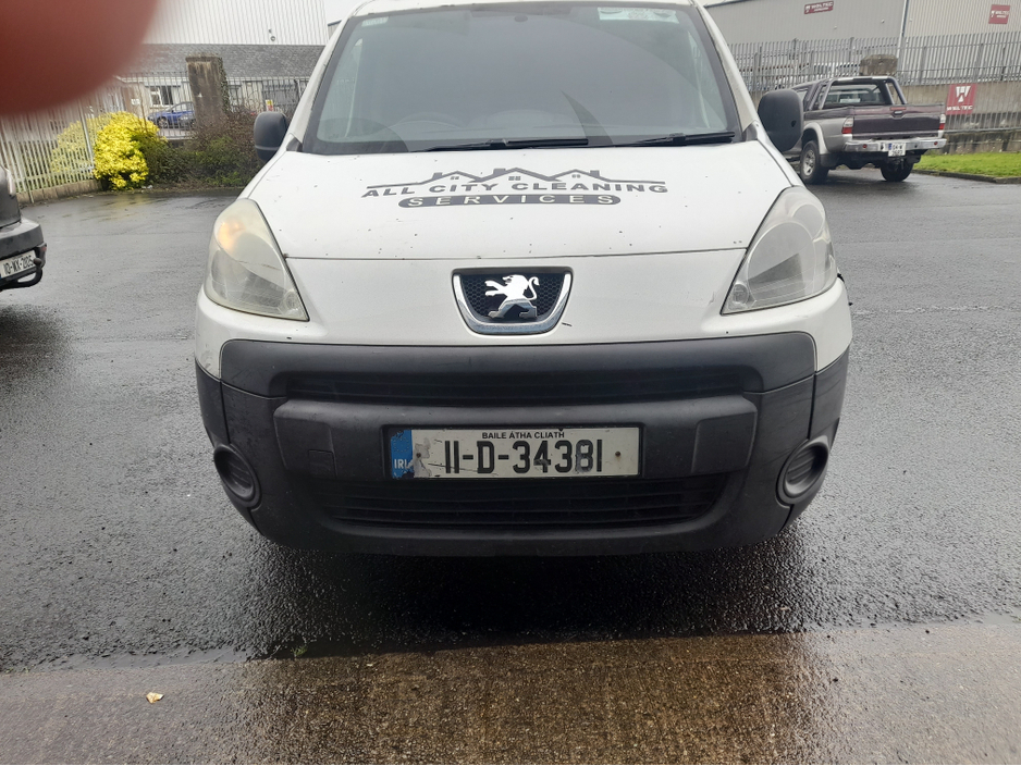 2011 Peugeot Partner - image 2