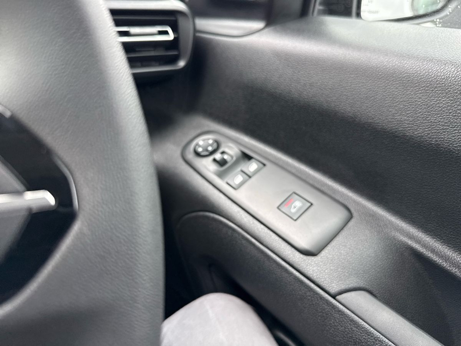 2026 Peugeot Partner - image 18