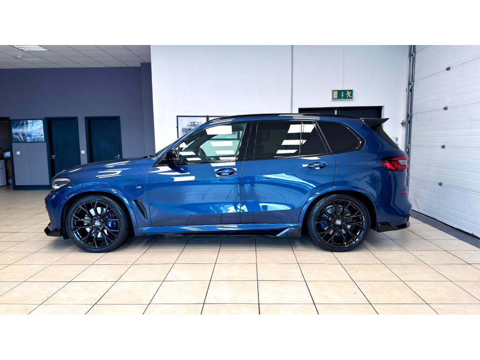 2020 BMW X5 - image 6