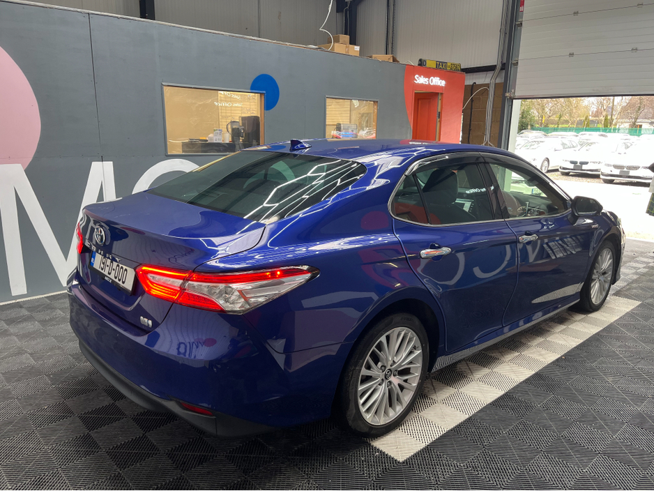 2019 Toyota Camry - image 2