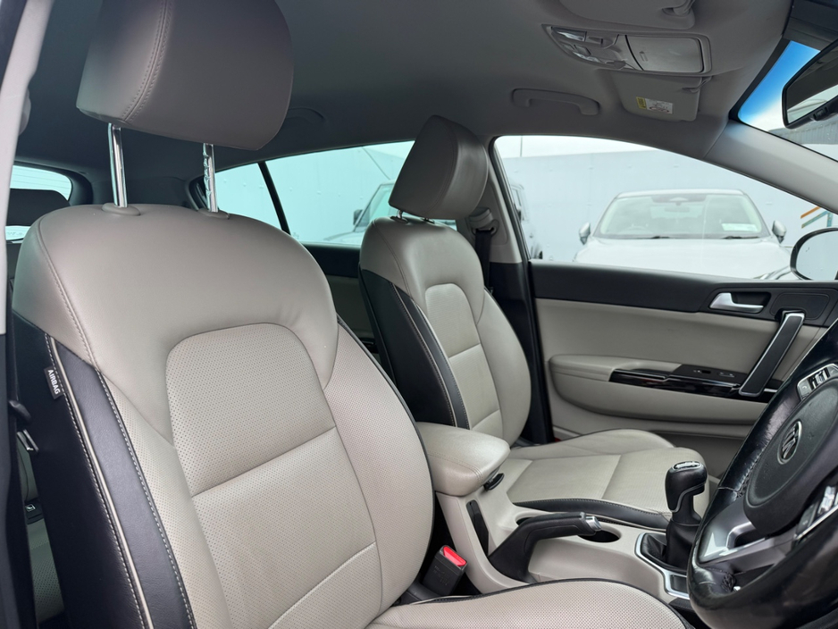 2021 Kia Sportage - image 10