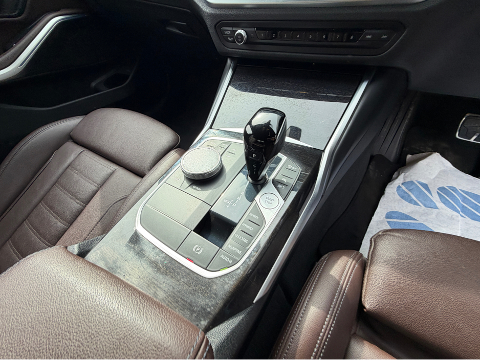 2021 BMW 3 Series - image 22