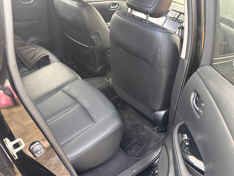 2017 Nissan Leaf - image 10