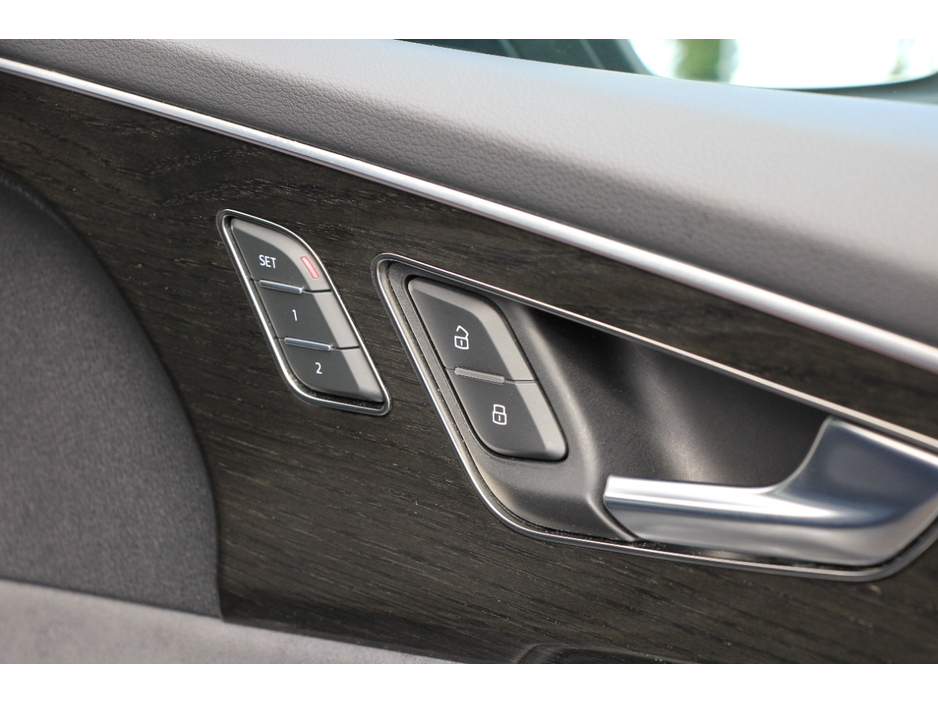 2023 Audi Q8 - image 12