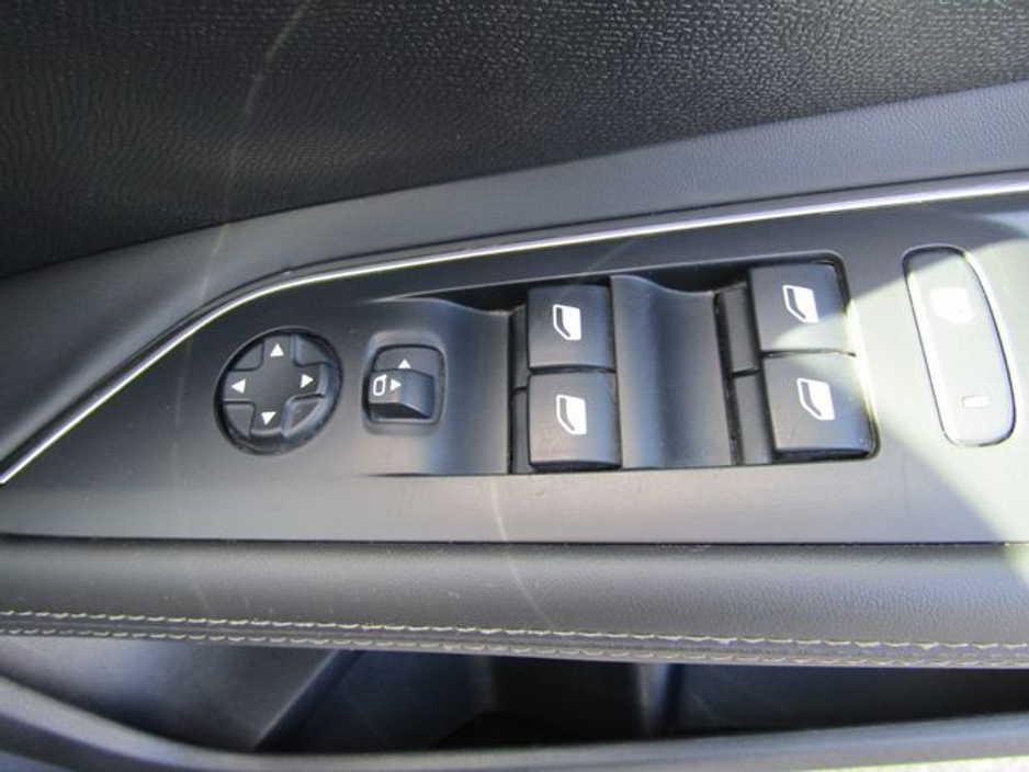 2018 Peugeot 3008 - image 23