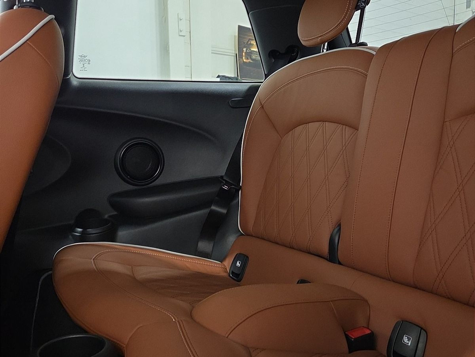 2023 MINI Hatch 3-Door Cooper Exclusive €30,950