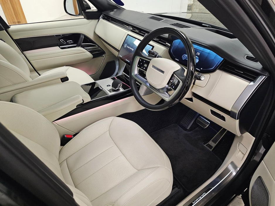 2025 Land Rover Range Rover - image 9