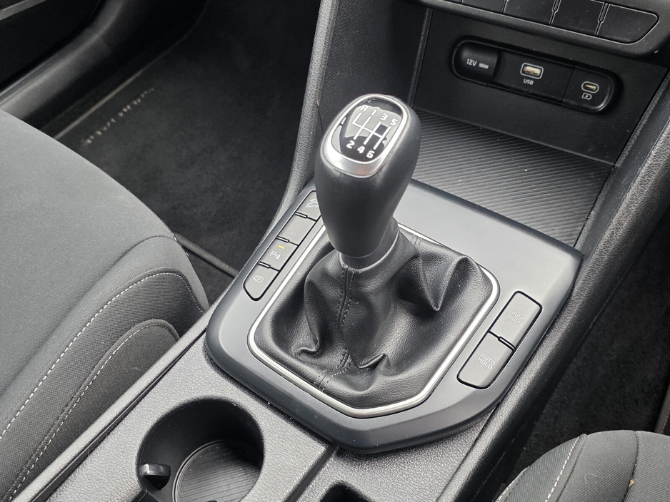 2023 Kia Sportage - image 11