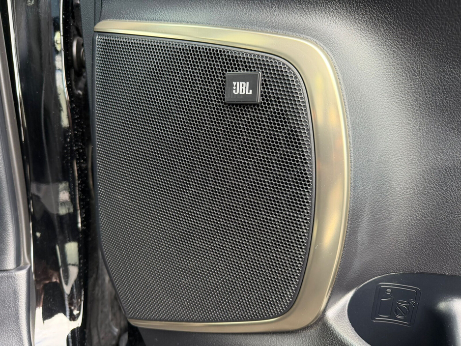 2023 Toyota Alphard - image 15