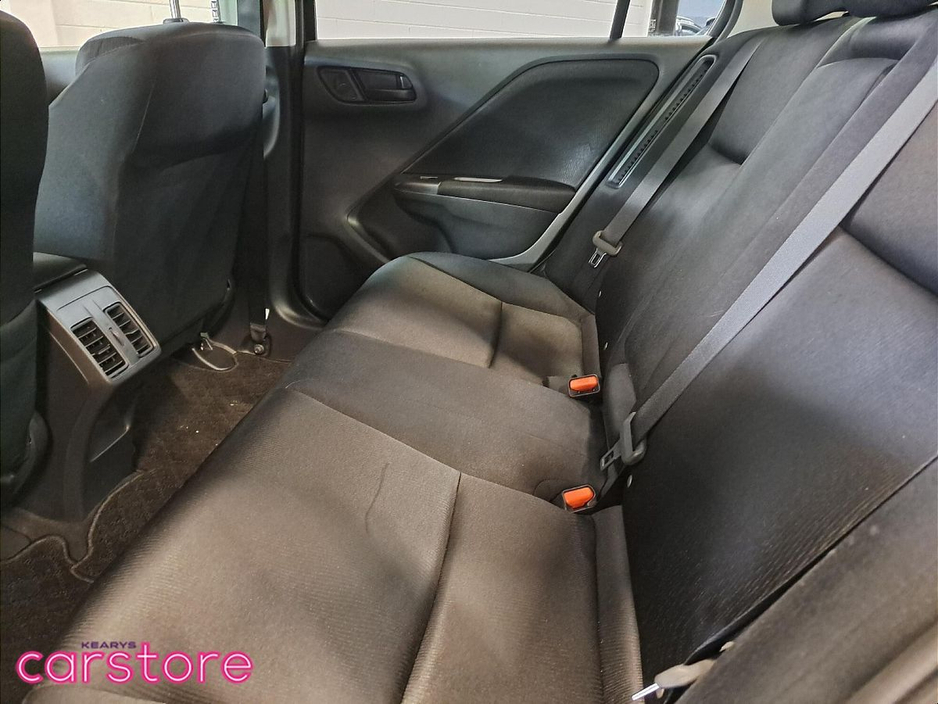 2016 Honda Grace DAA-GM4 4 DR AUTO €14,990