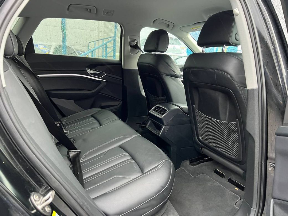 2023 Audi Q8 e-tron E-TRON SPORT 55 QUATTRO // APPLE CARPLAY/ANDROID AUTO // ADAPTIVE AIR SUSPENSION // DUAL ZONE CLIMATE CONTROL €40,950