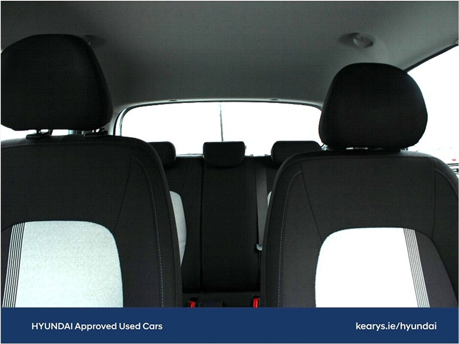 2023 Hyundai i10 - image 9