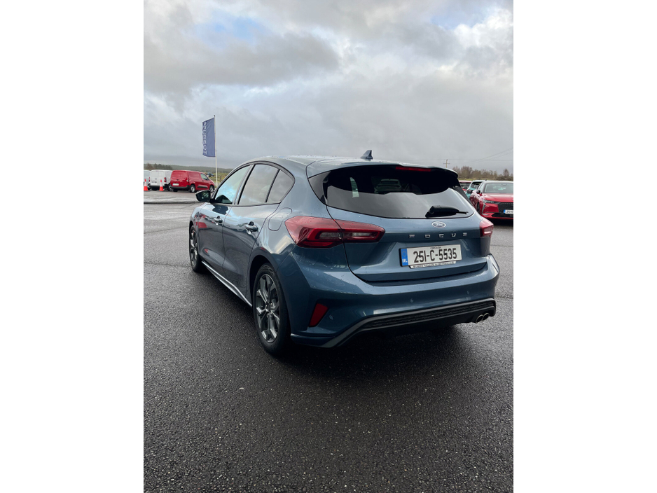 2025 Ford Focus - image 4