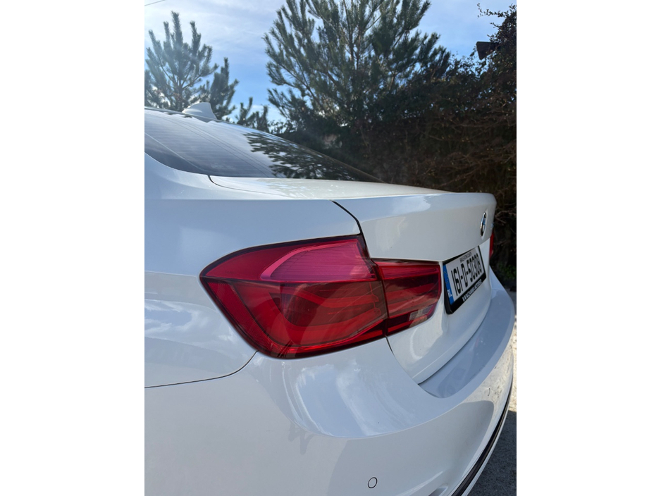 2016 BMW 3 Series - image 11