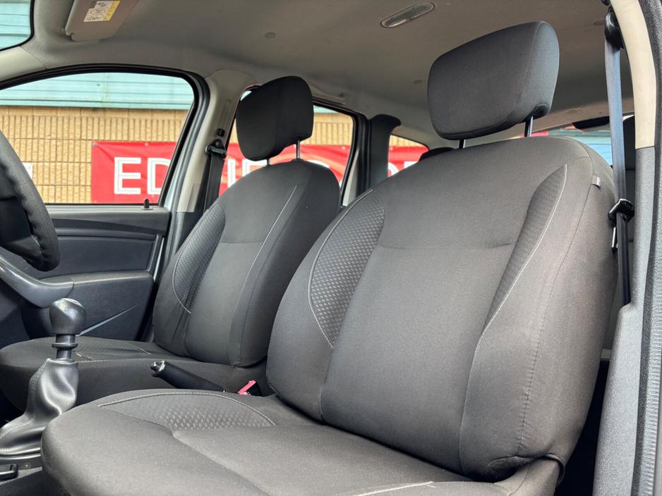 2017 Dacia Duster - image 12