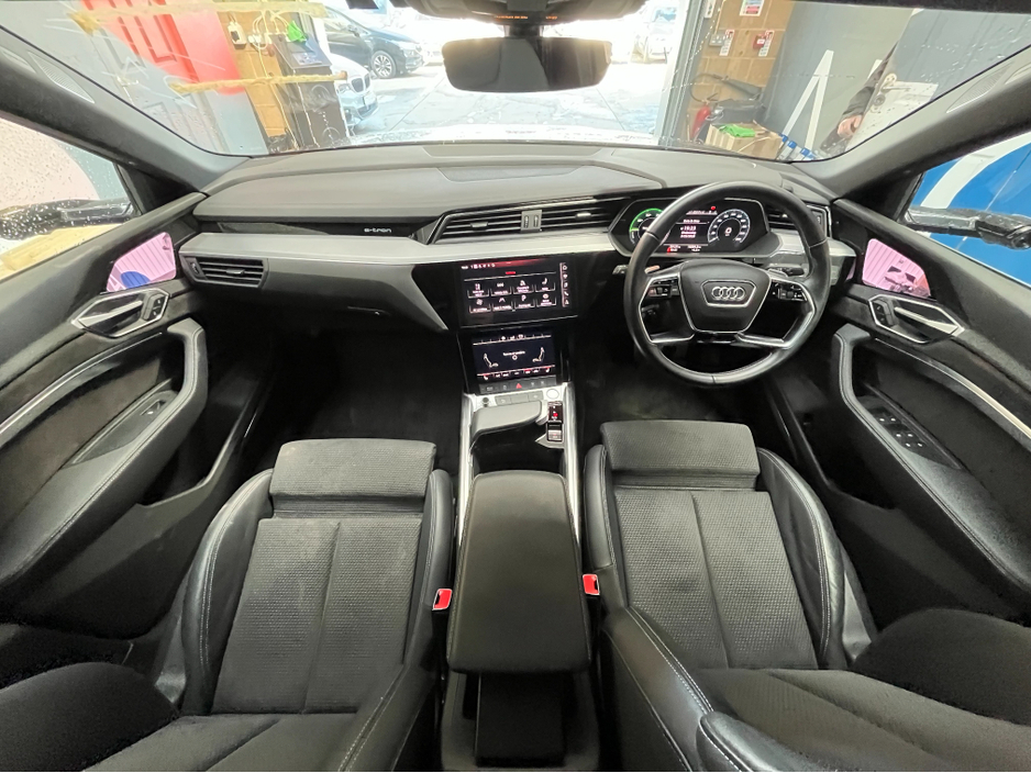 2021 Audi e-tron - image 22