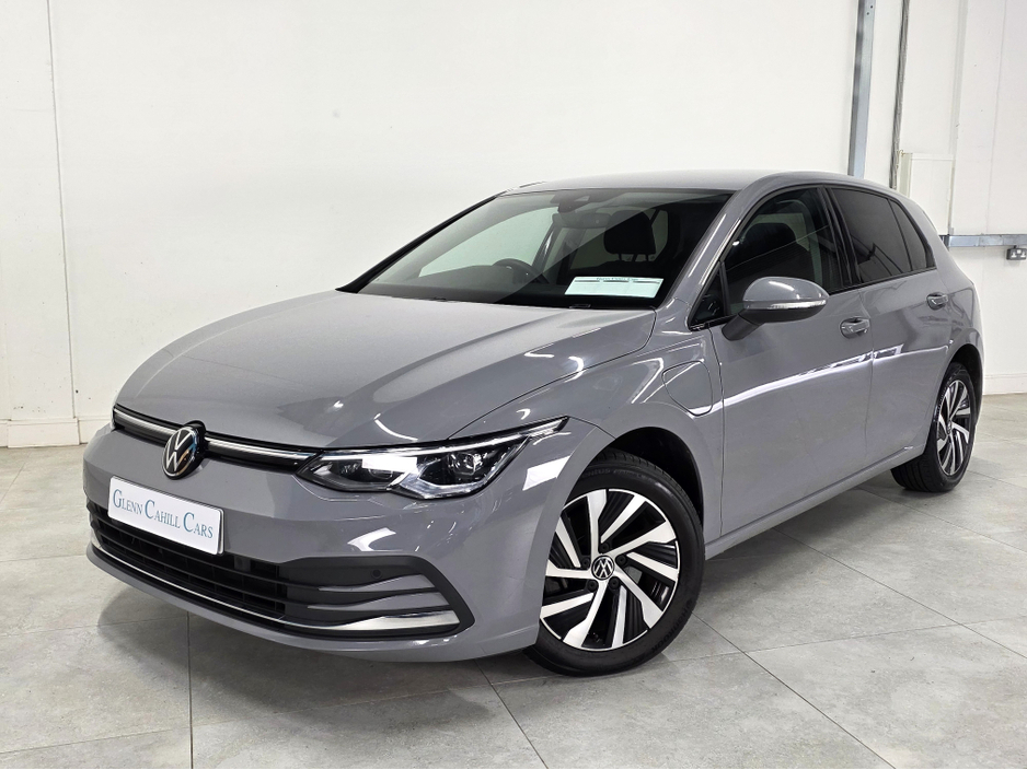 2023 Volkswagen Golf - image 8