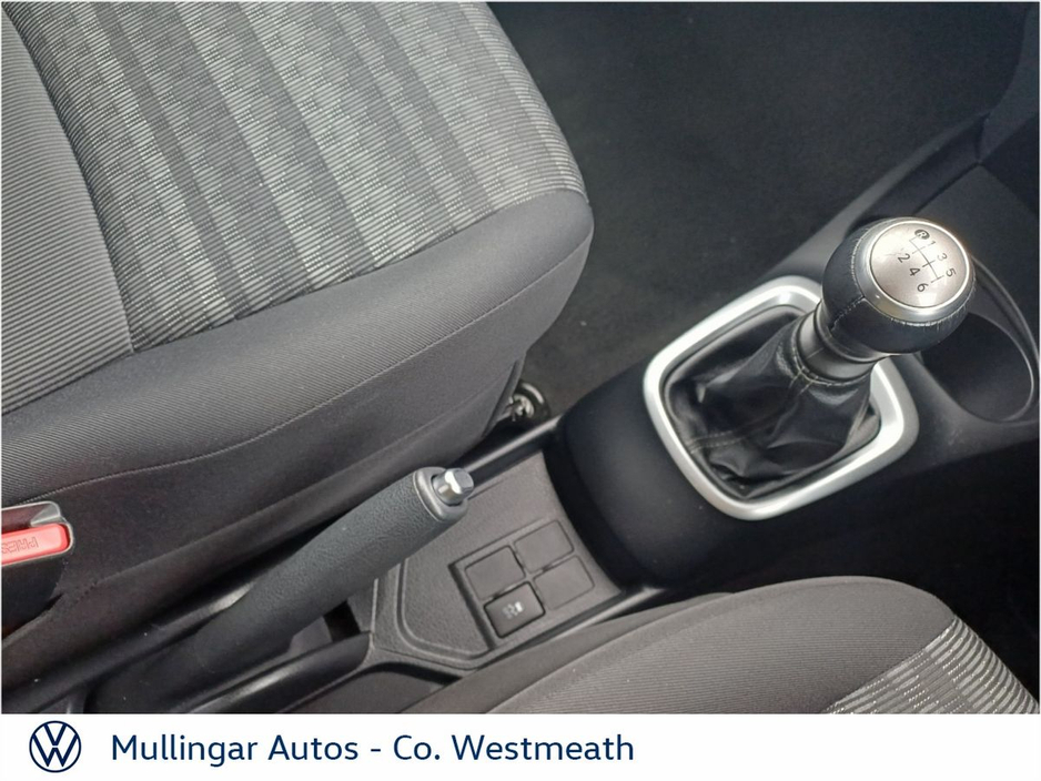 2017 Toyota Yaris - image 20