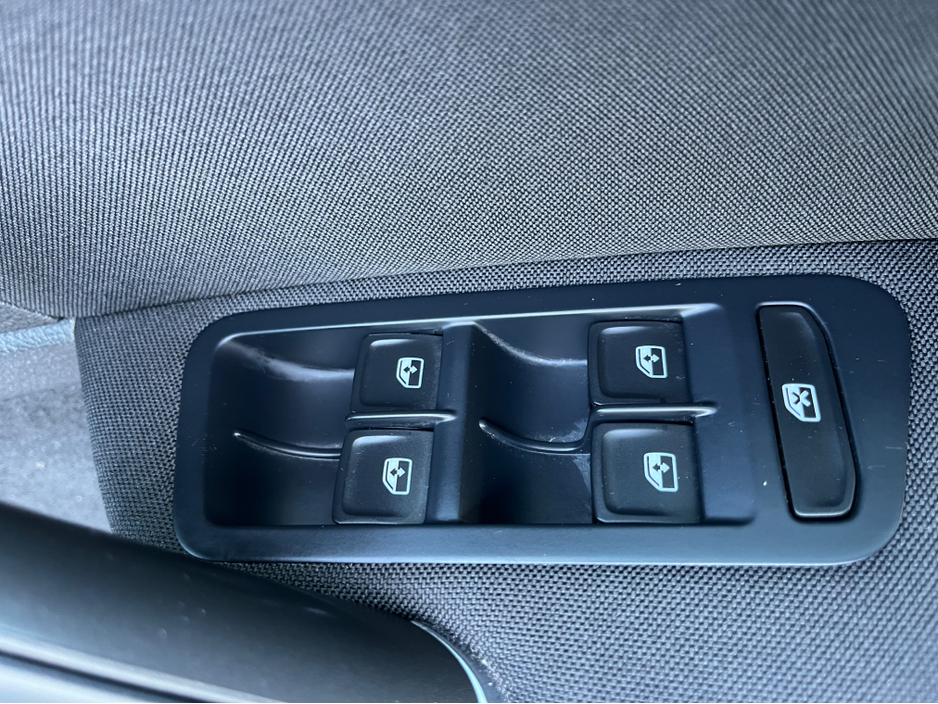 2019 Volkswagen Golf - image 13