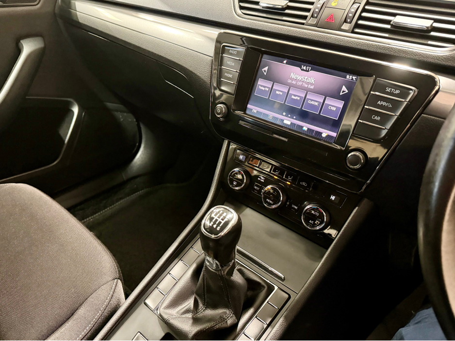 2018 Skoda Superb - image 4