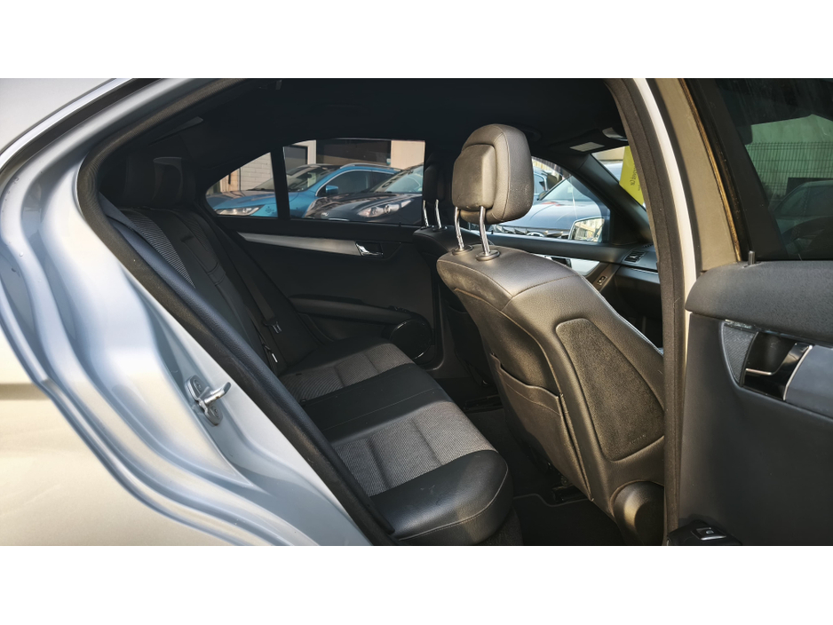 2010 Mercedes-Benz C Class - image 12