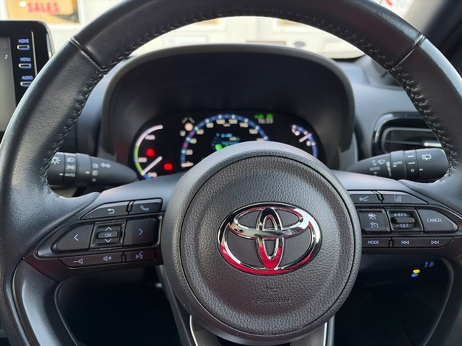 2023 Toyota Yaris Cross CROSS LUNA SPORT €28,888