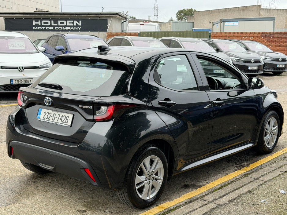 2023 Toyota Yaris - image 8